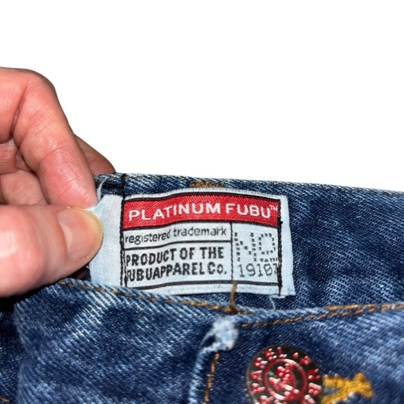 FUBU Plantinum Jeans Boy's 10-12 Vintage Y2K Denim Bermuda Jeans Embroidered - Picture 4 of 7